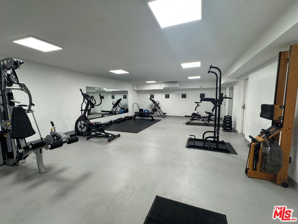 960 Larrabee St Unit: 126