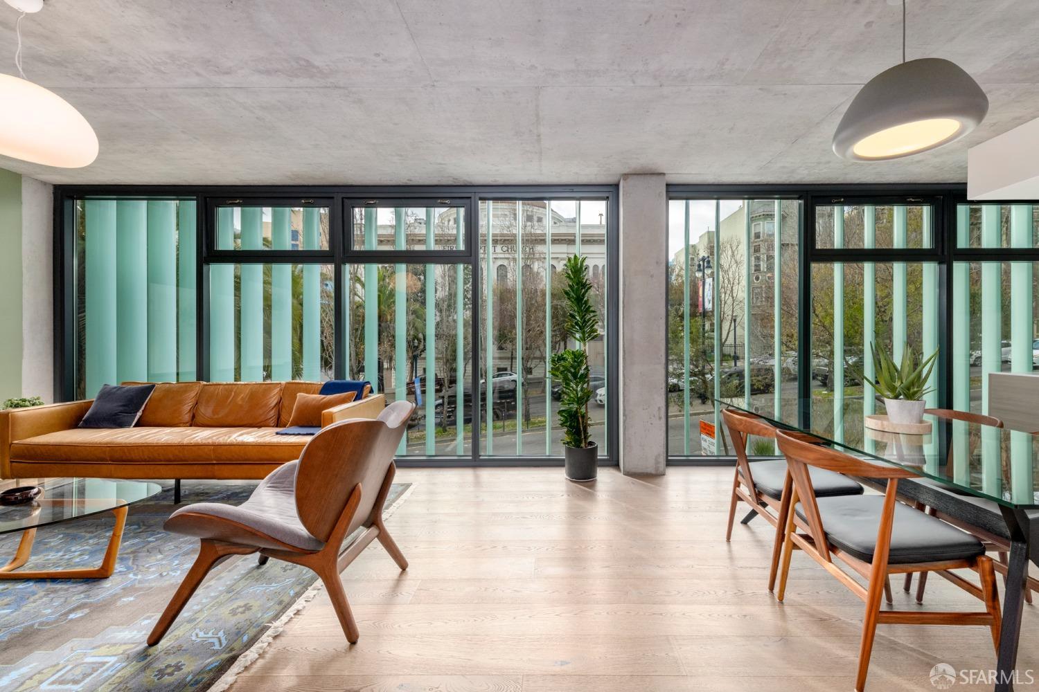 8 Octavia Street # 302