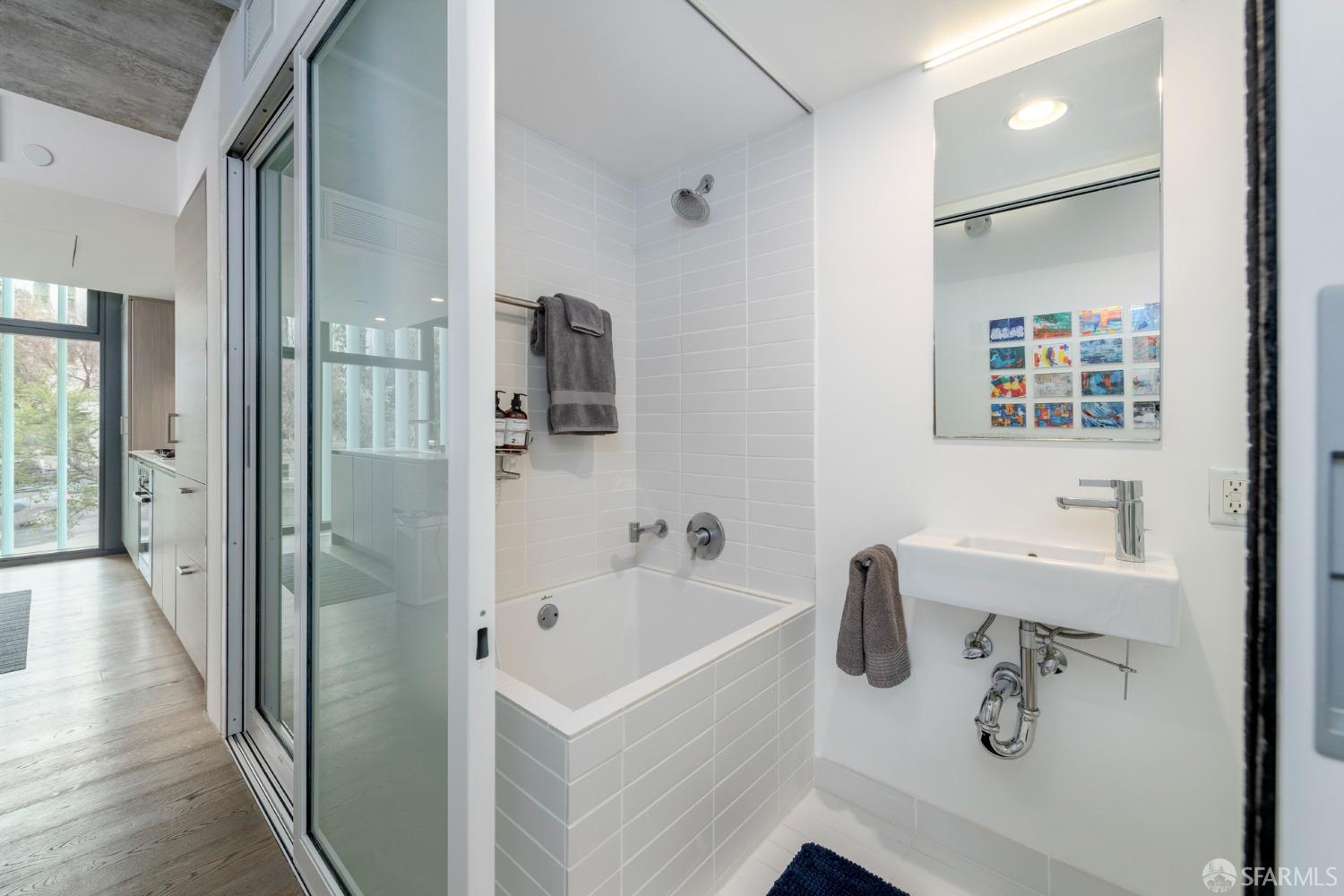 8 Octavia Street # 302