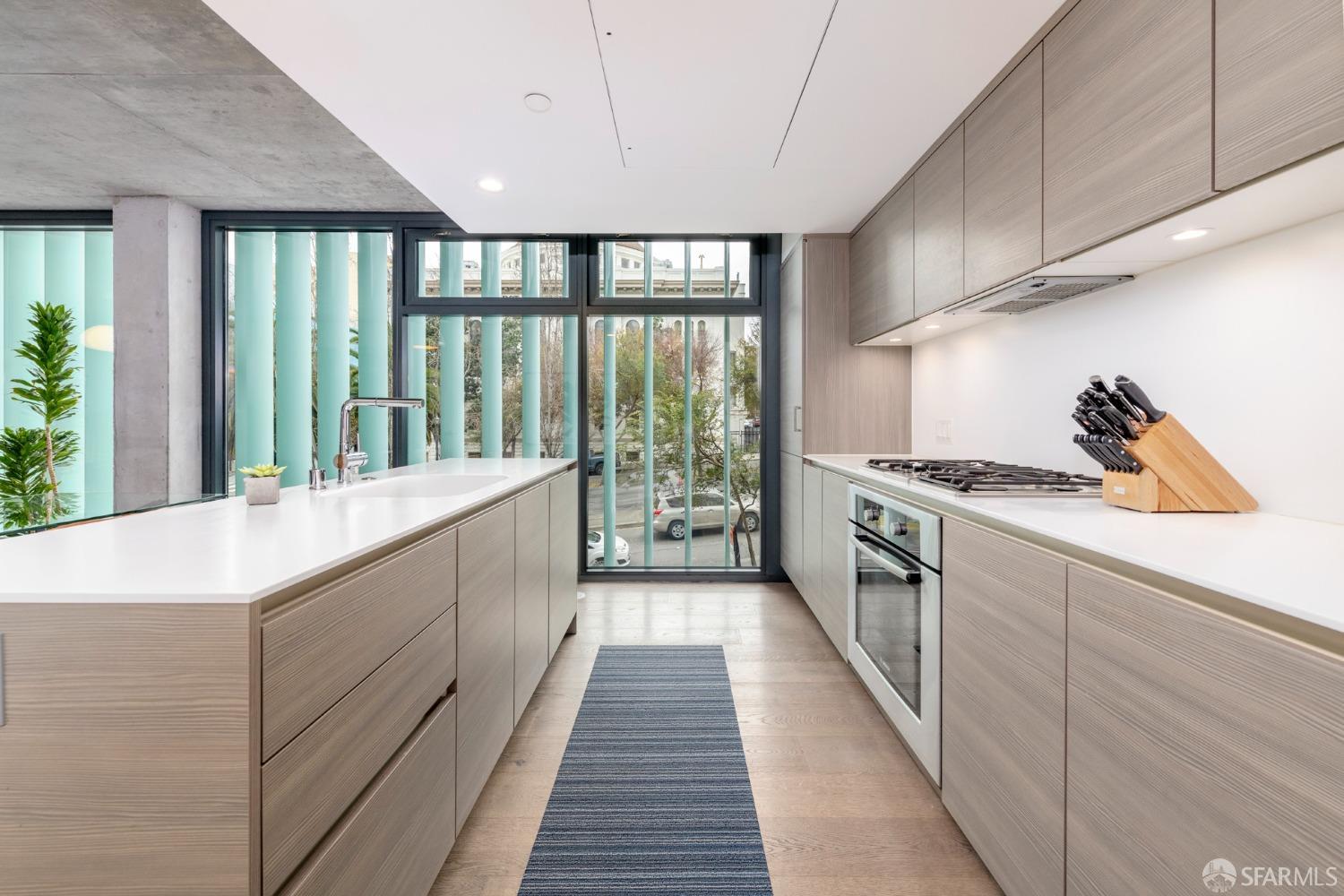 8 Octavia Street # 302