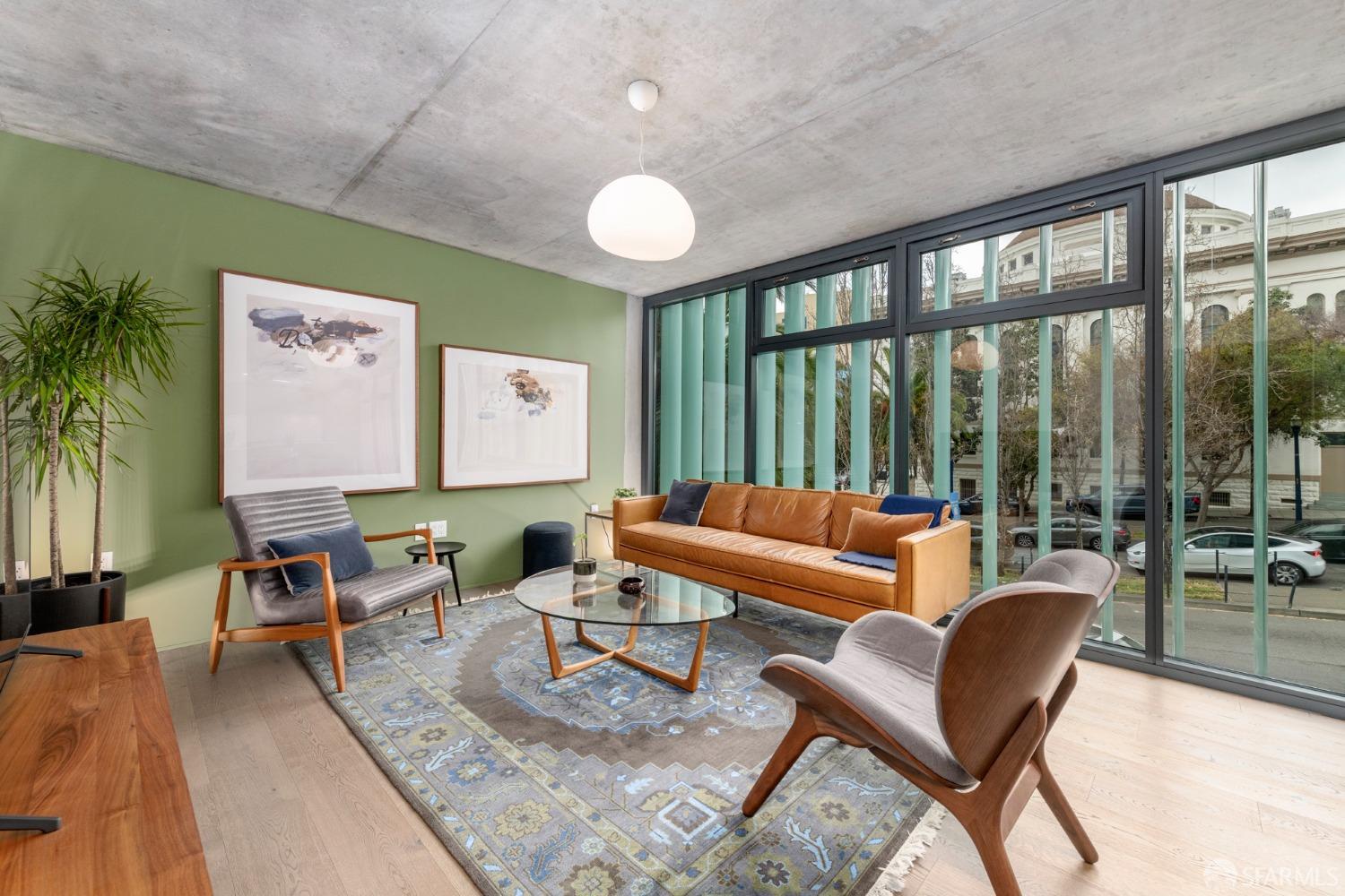 8 Octavia Street # 302