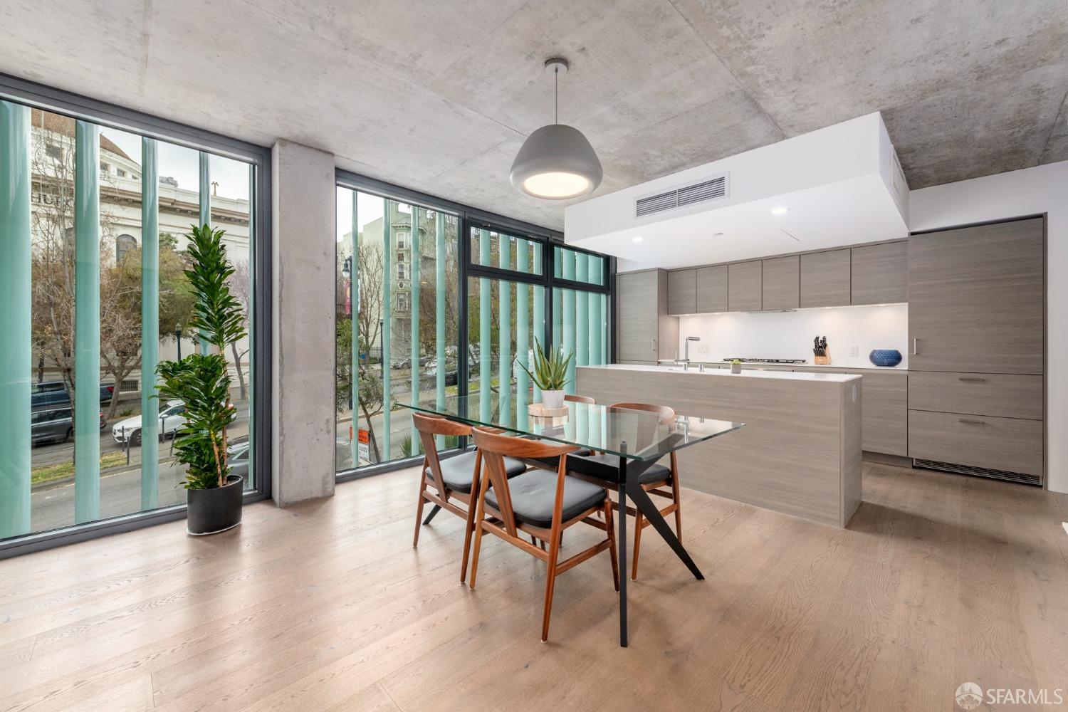 8 Octavia Street # 302