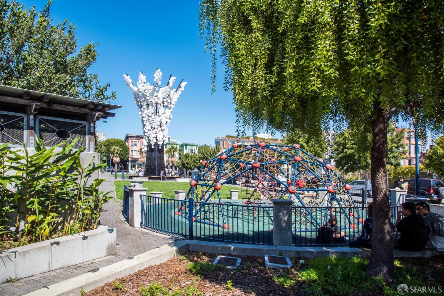 8 Octavia Street # 302