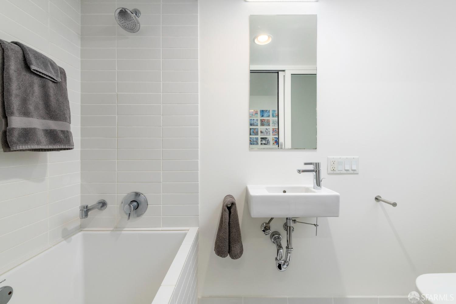 8 Octavia Street # 302