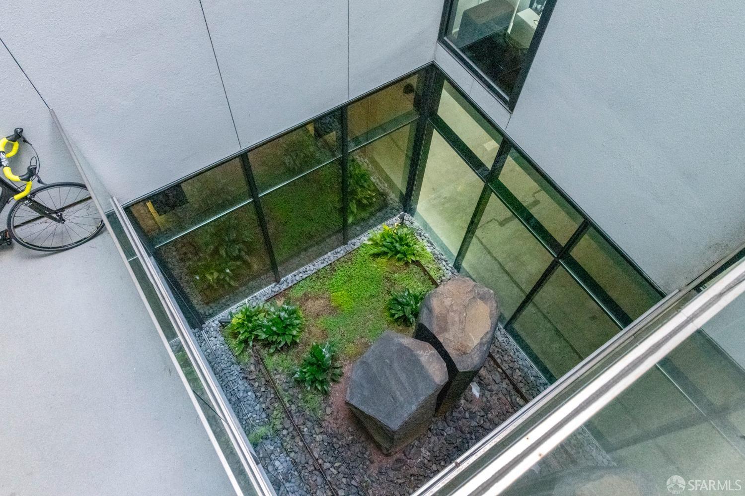 8 Octavia Street # 302