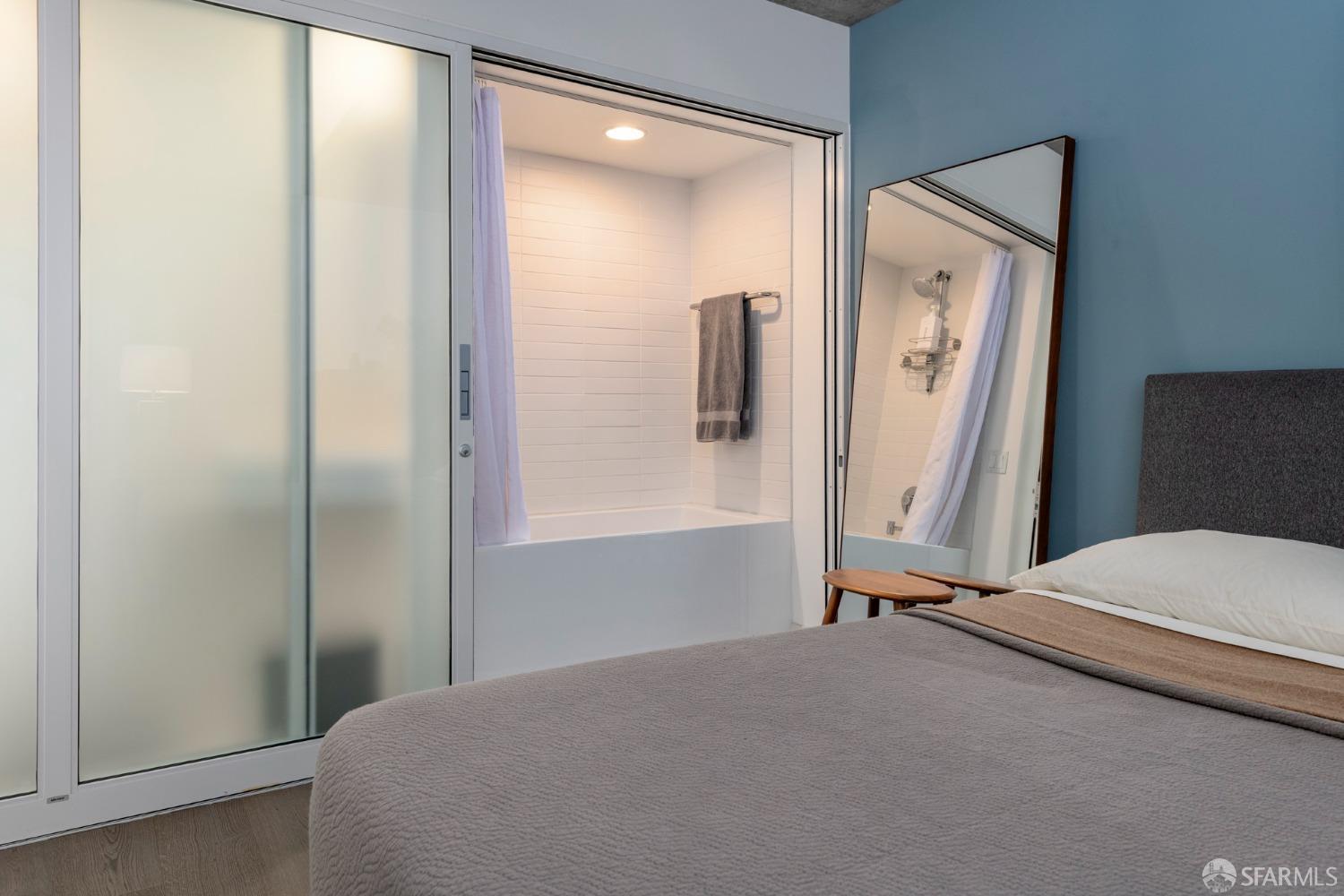 8 Octavia Street # 302