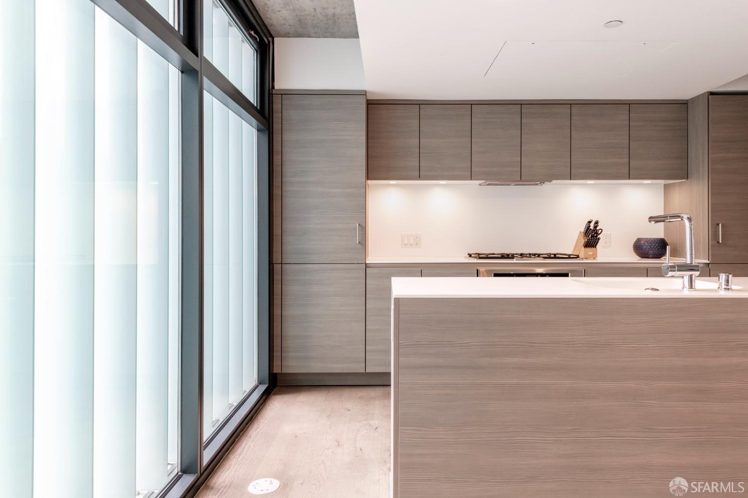 8 Octavia Street # 302