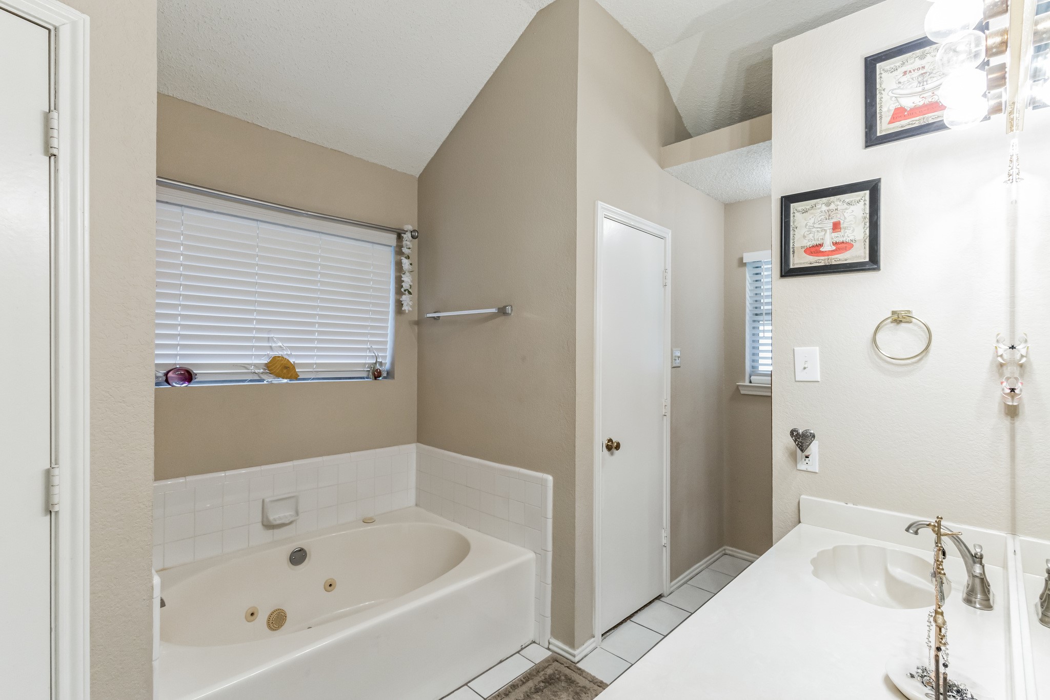 8729 Sabinas Trail