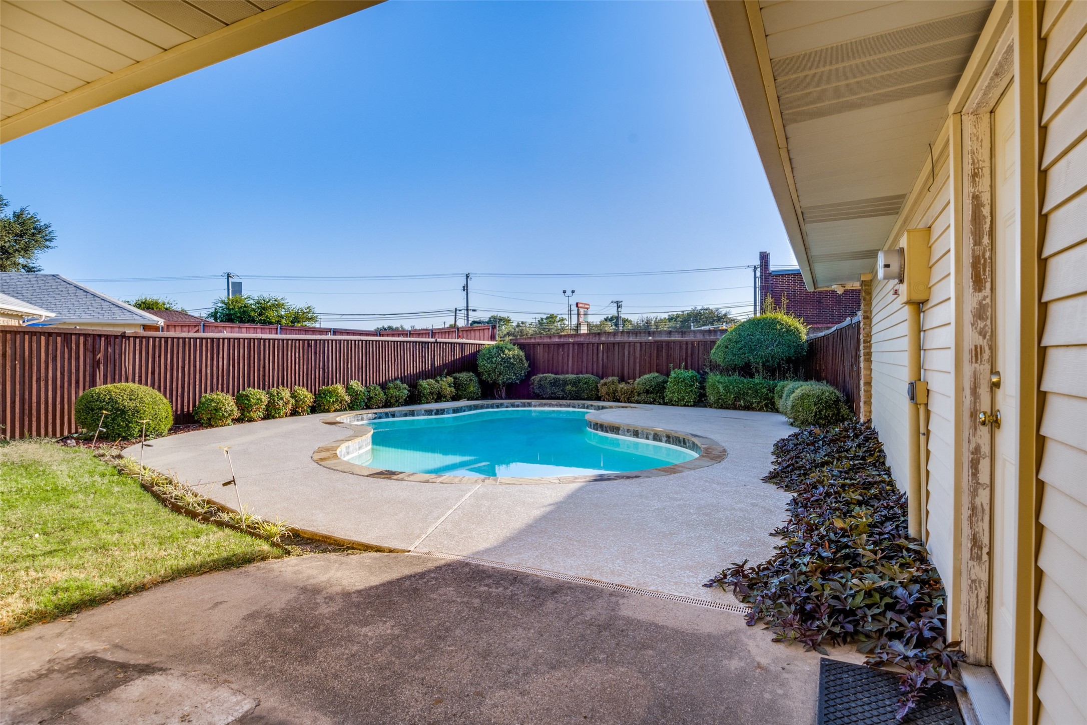 2413 Parkside Drive
