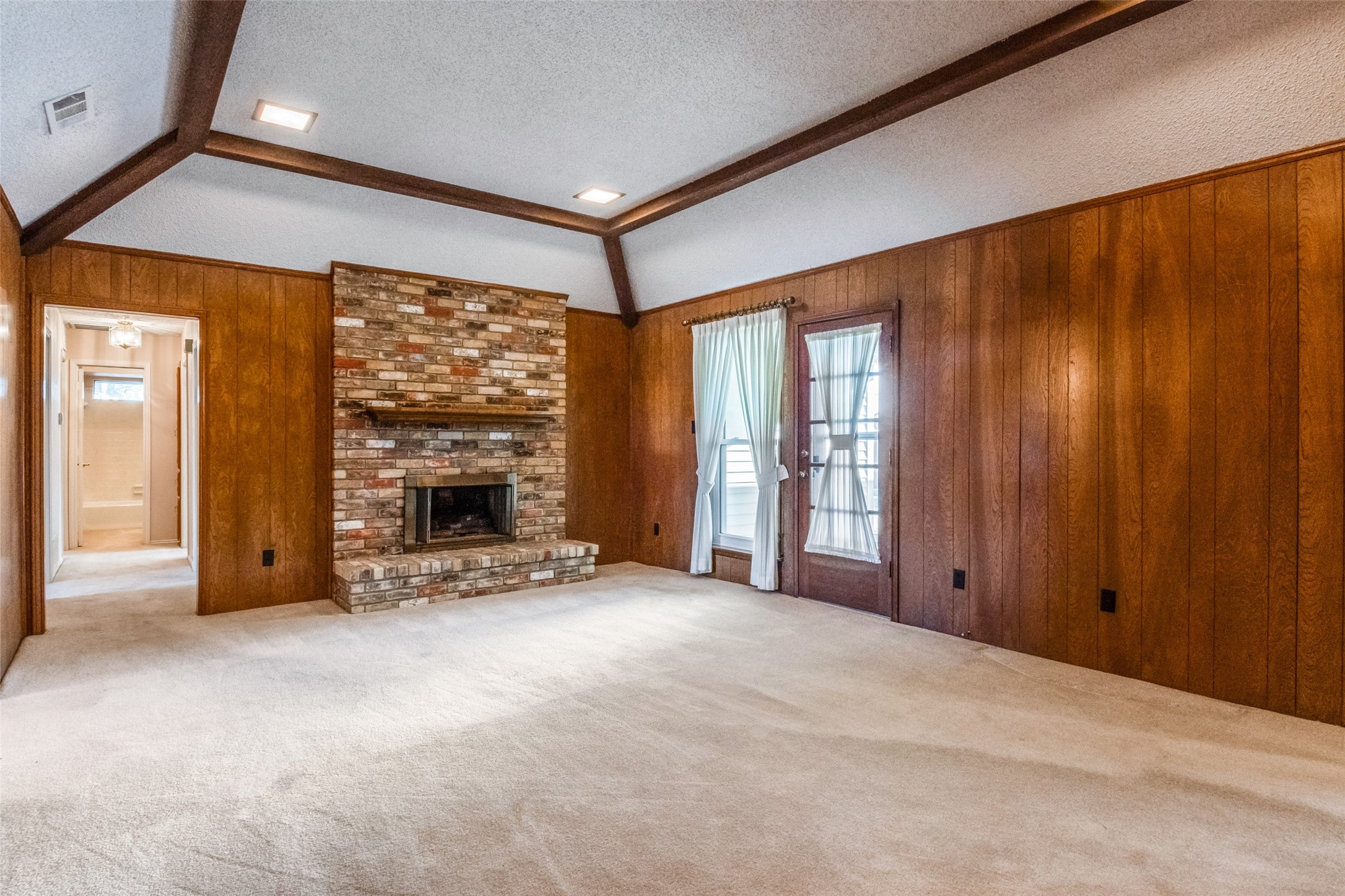 2413 Parkside Drive