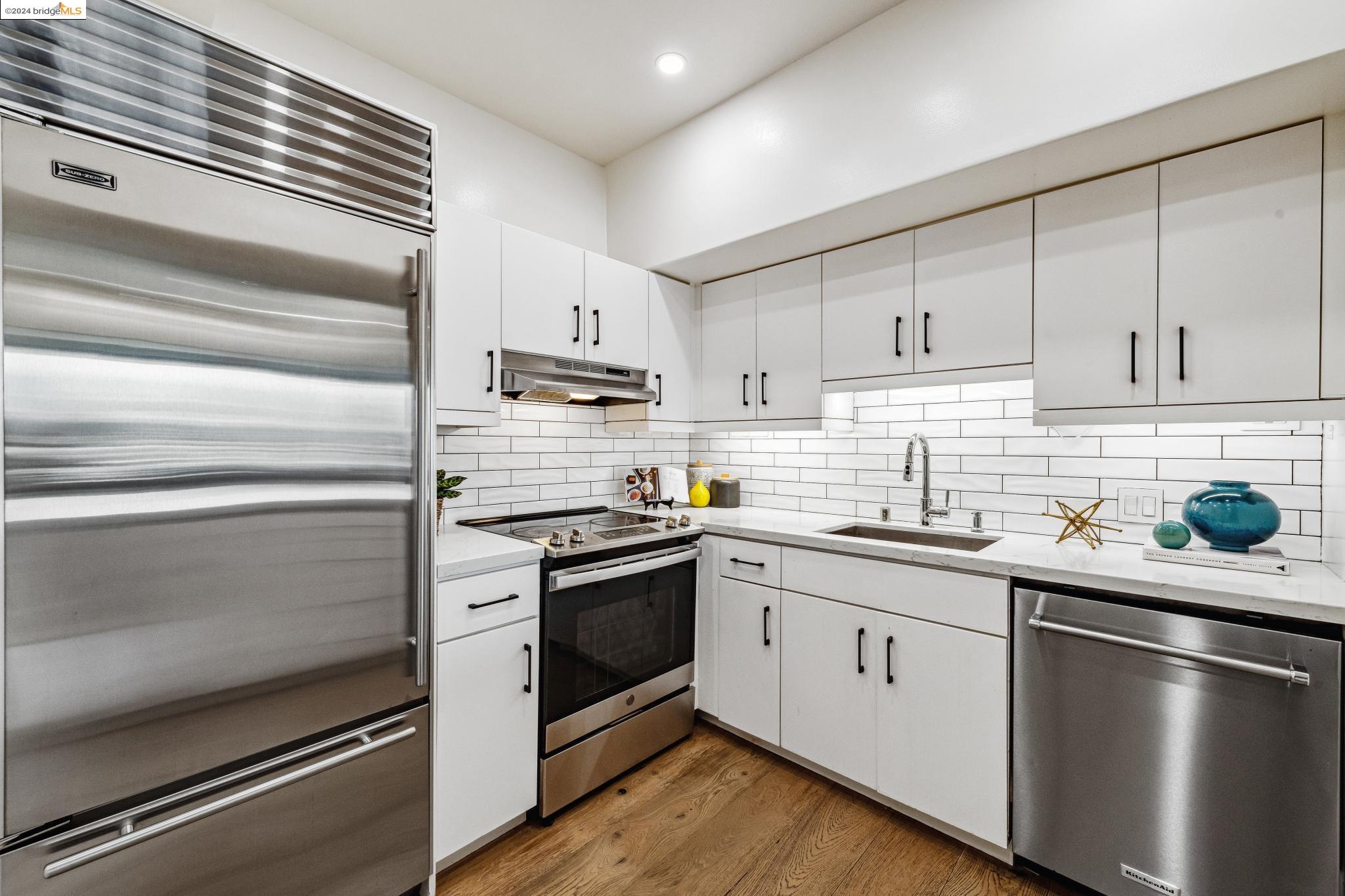 6363 Christie Ave 1525