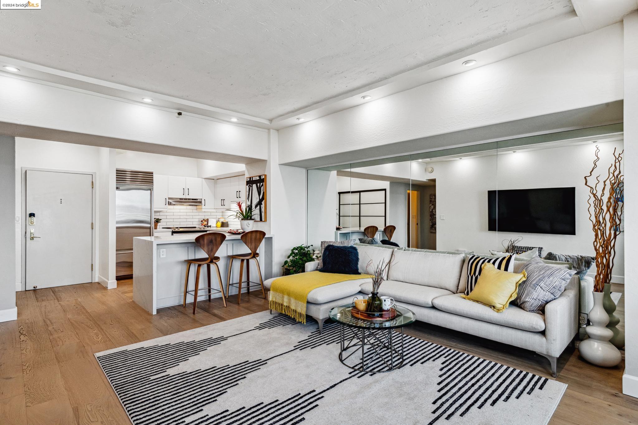 6363 Christie Ave 1525