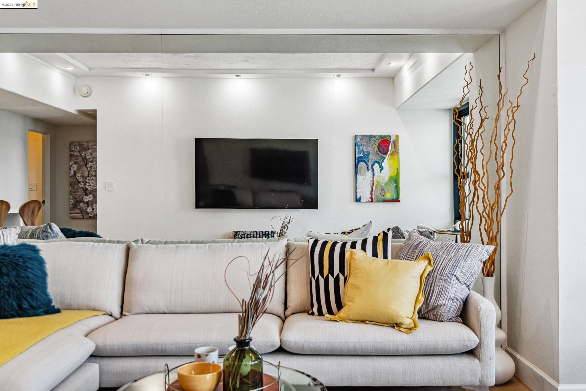 6363 Christie Ave 1525