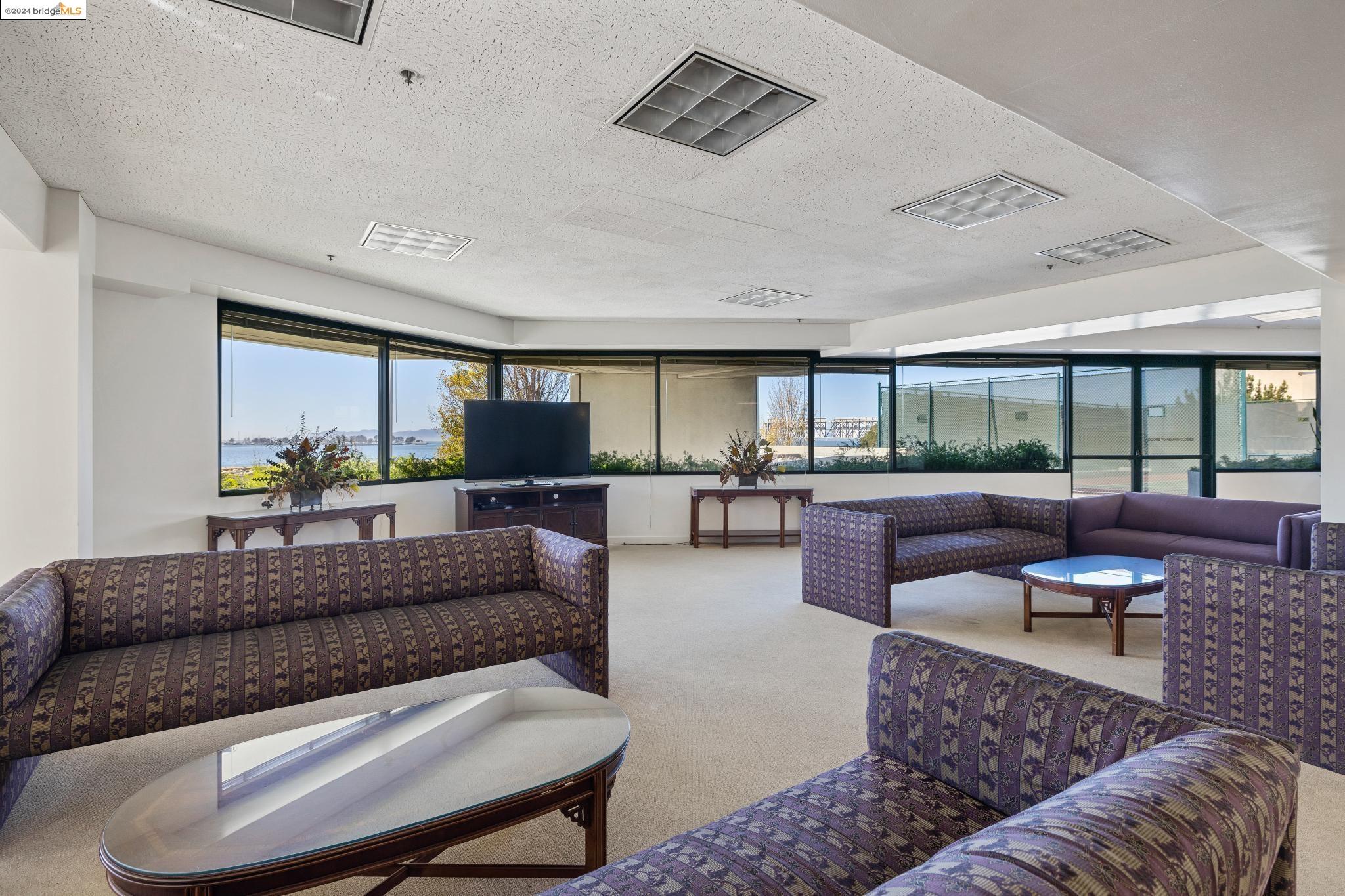 6363 Christie Ave 1525