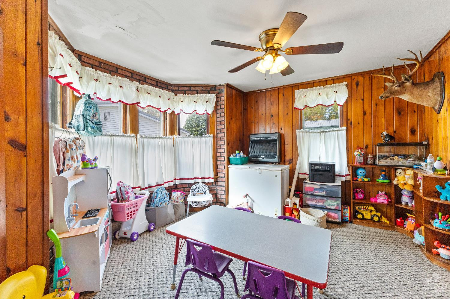 4 Lawrence Ave