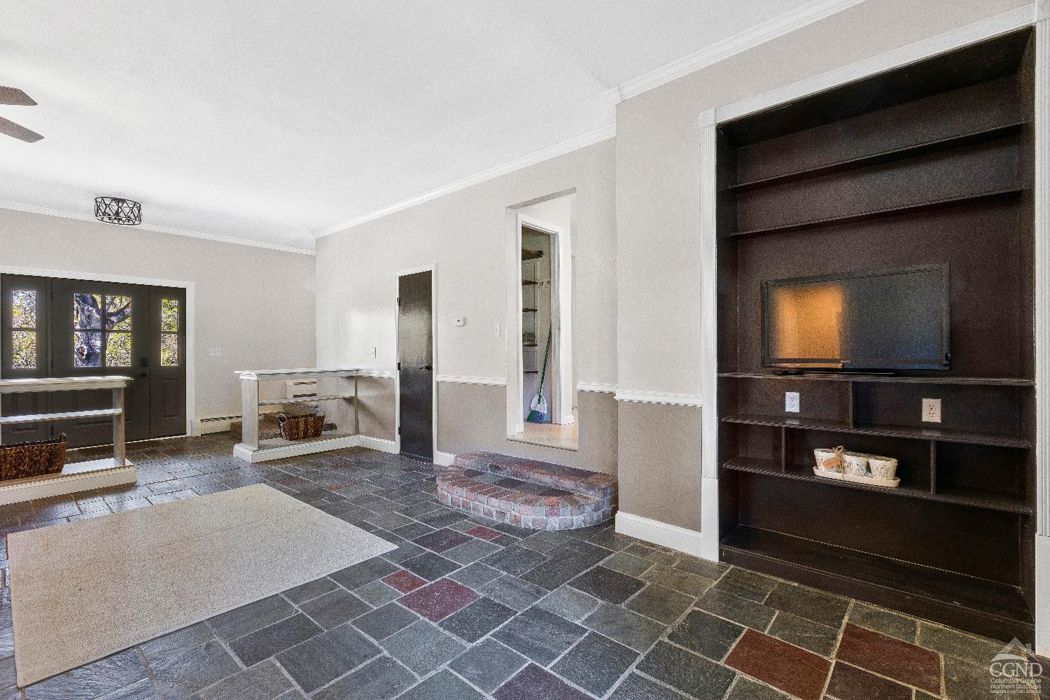 27 Aaron Drive