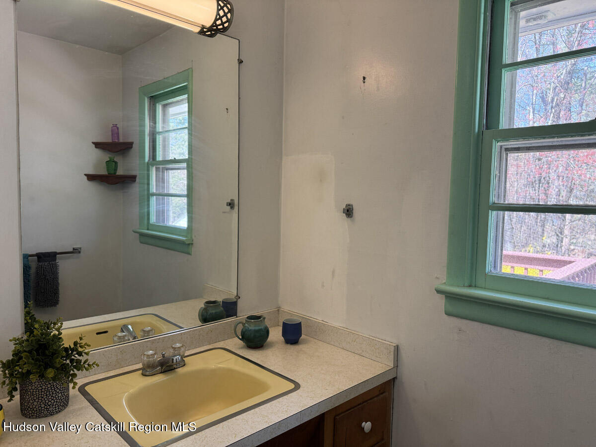 176 W Hurley Road
