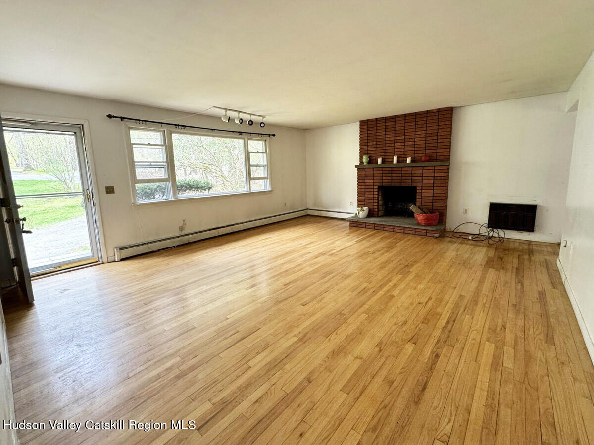176 W Hurley Road