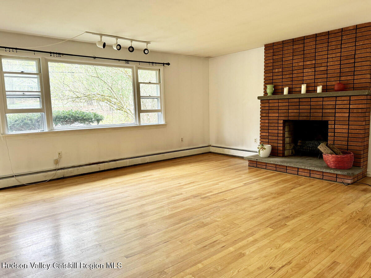 176 W Hurley Road