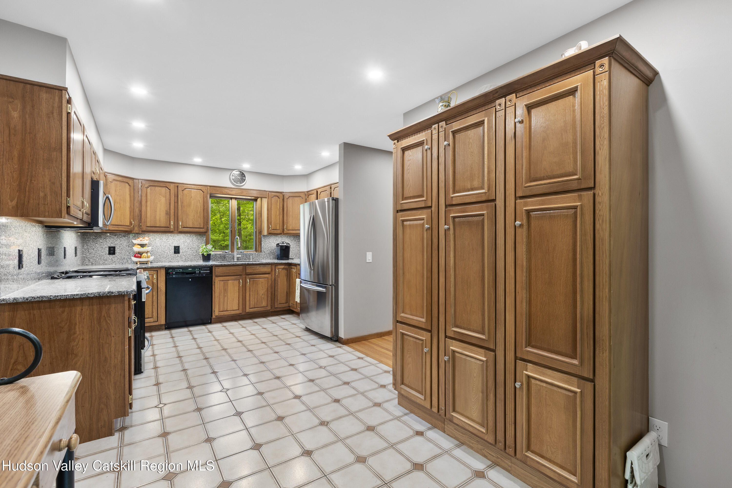 48 Deer Park Rd 