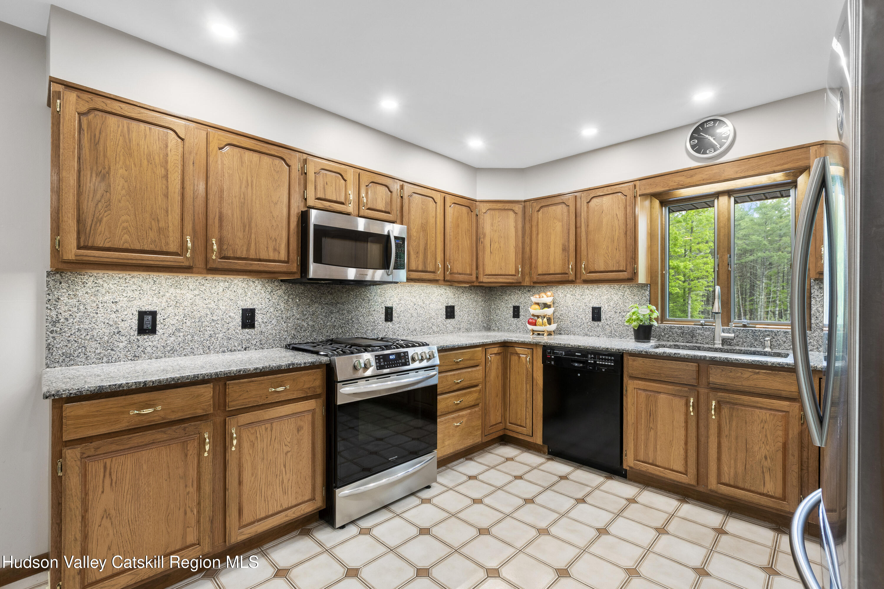 48 Deer Park Rd 