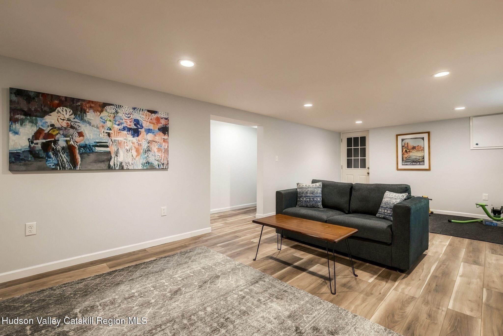 9 N Jefferson Avenue