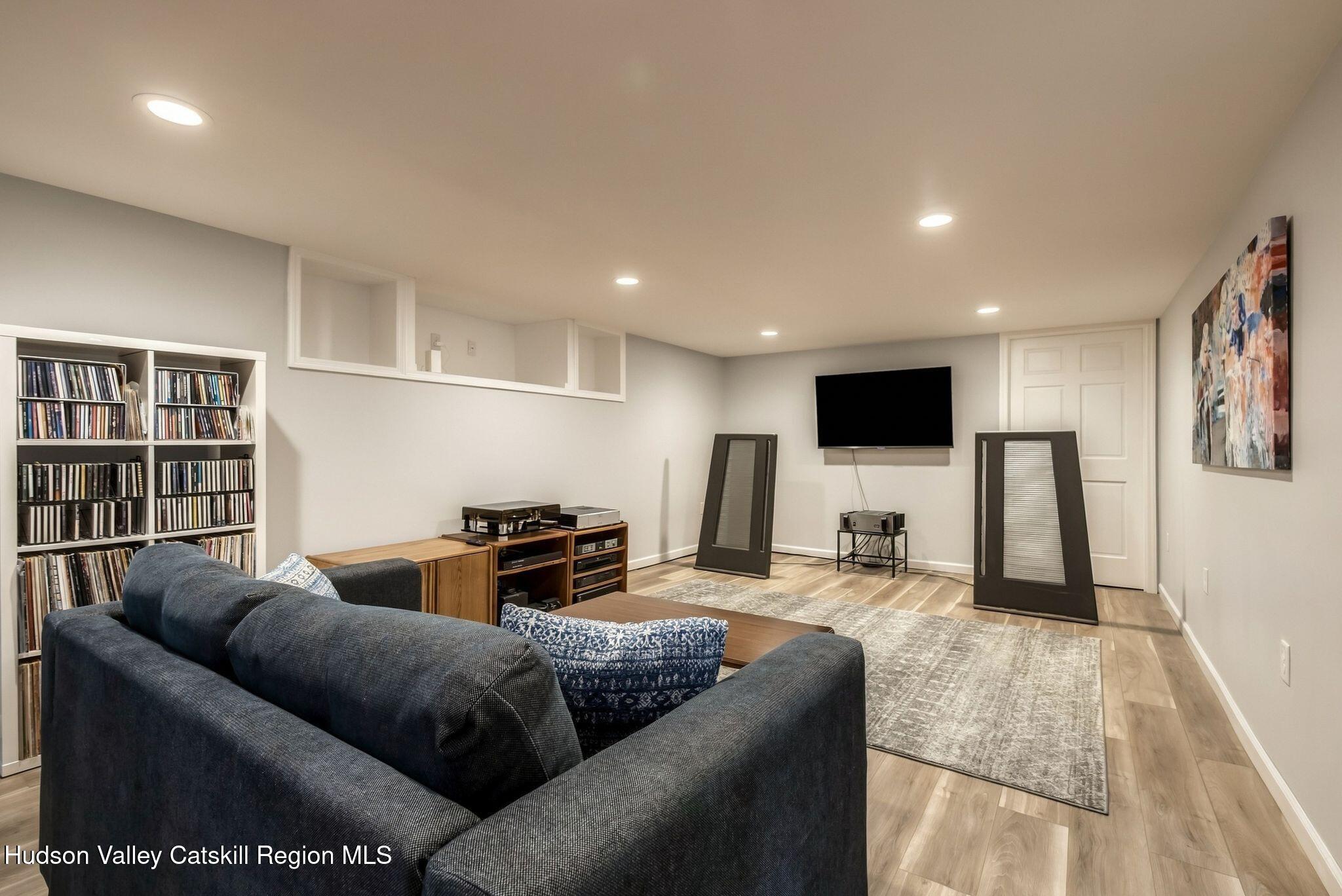 9 N Jefferson Avenue