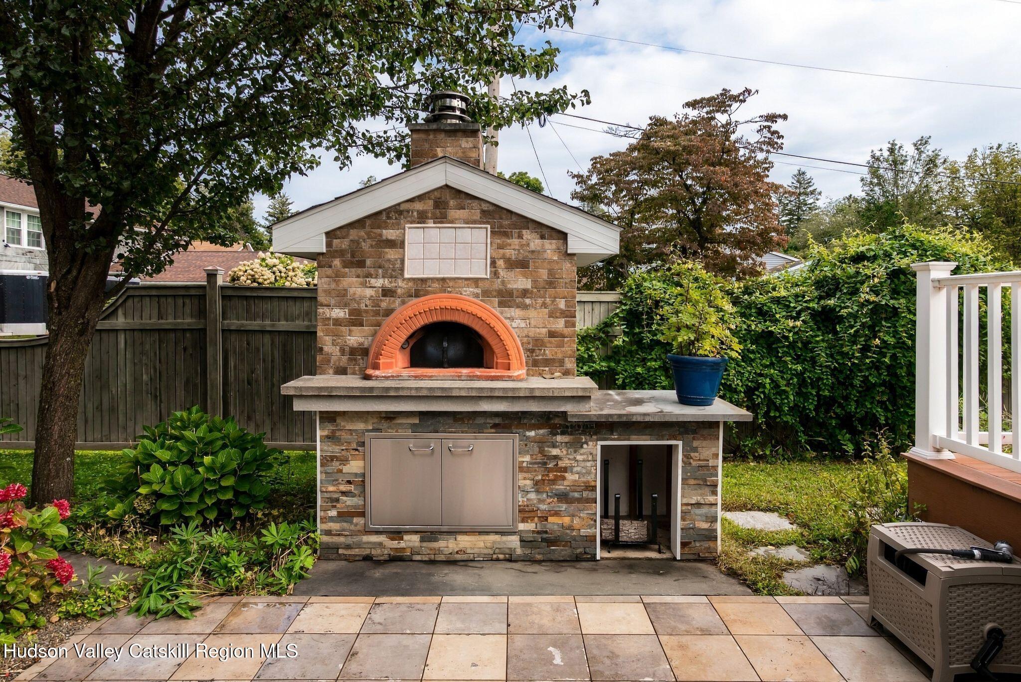 9 N Jefferson Avenue