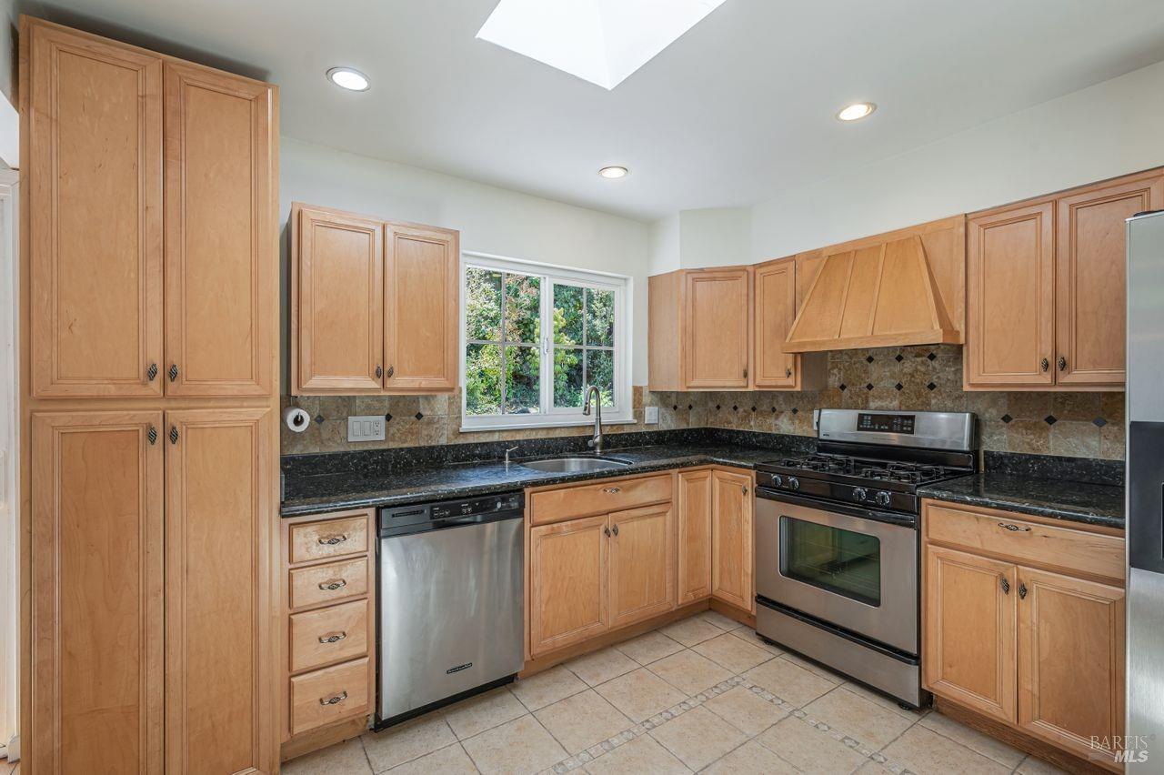 445 Sunset Pkwy