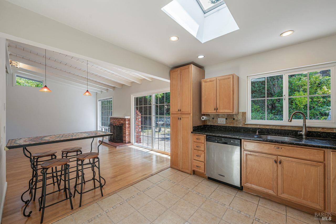 445 Sunset Pkwy