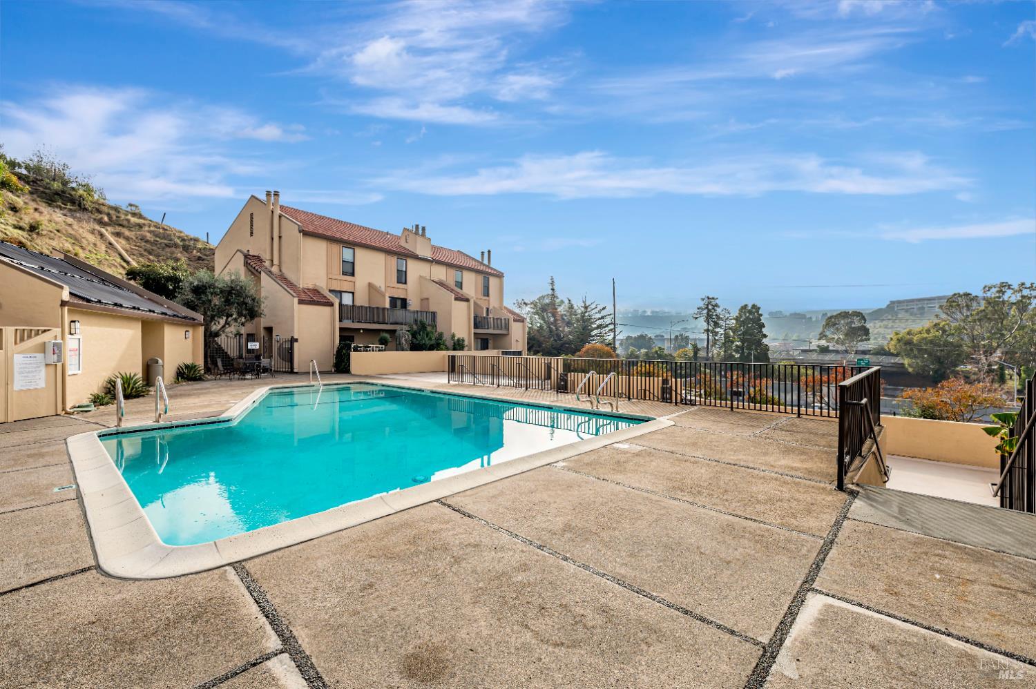 100 Marin Center Dr #4