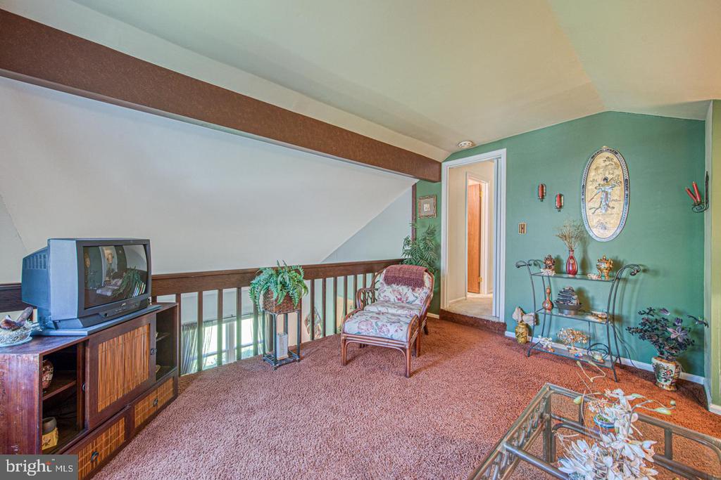 203 HAZEL RIDGE DRIVE