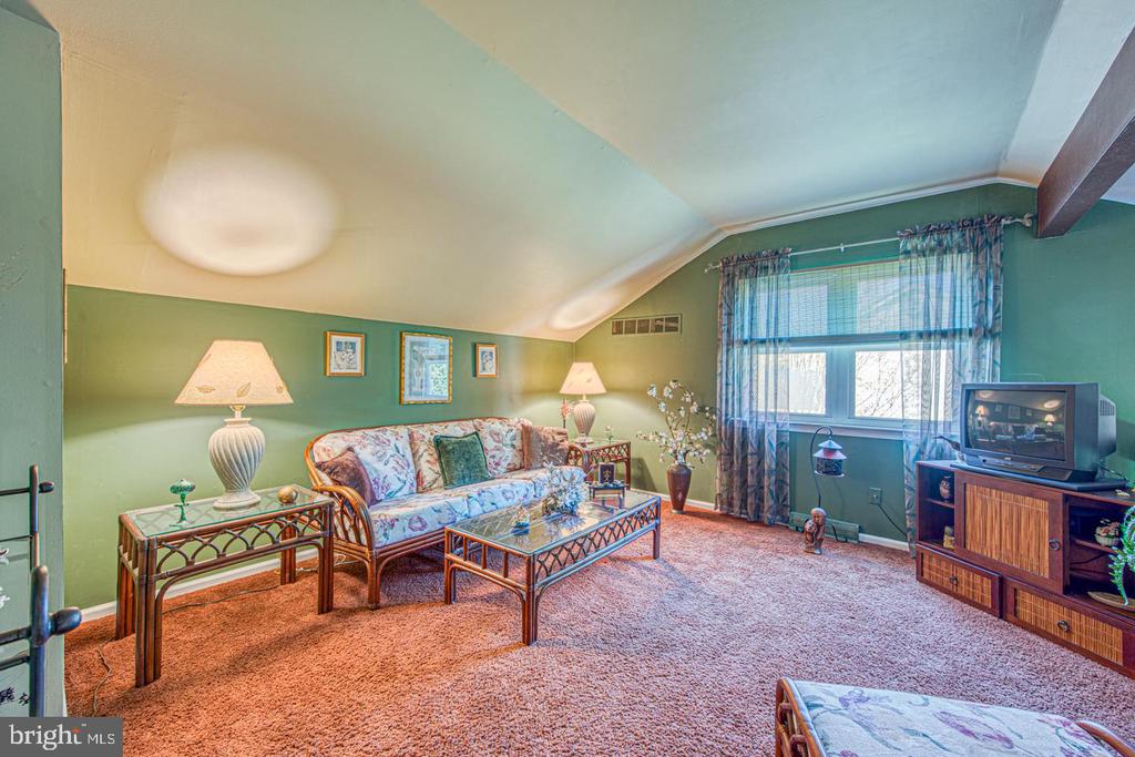 203 HAZEL RIDGE DRIVE