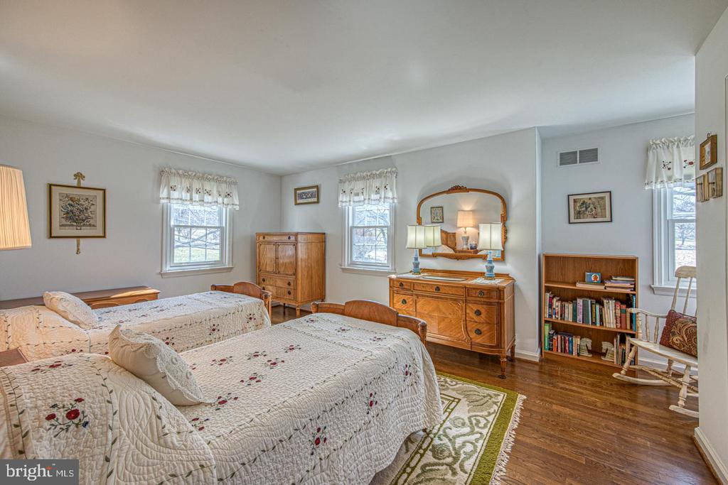 1275 Southgate Rd