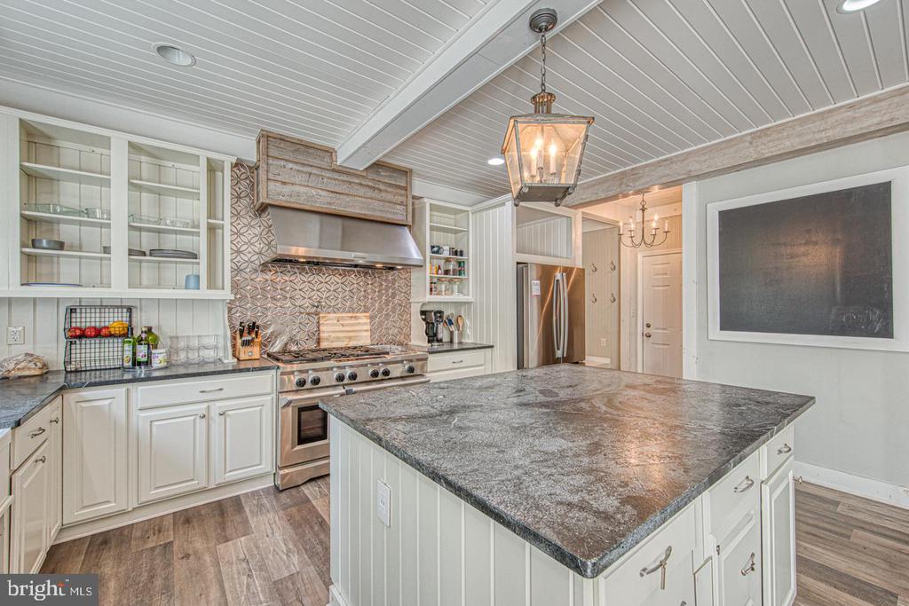 732 Slate Hill Dr