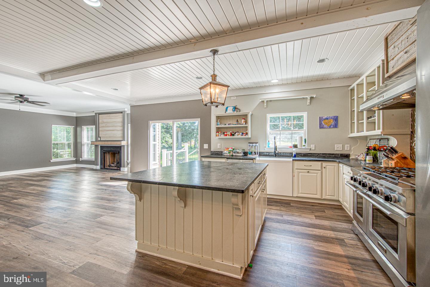 732 Slate Hill Dr