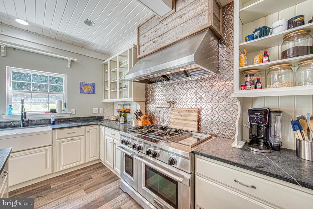 732 Slate Hill Dr