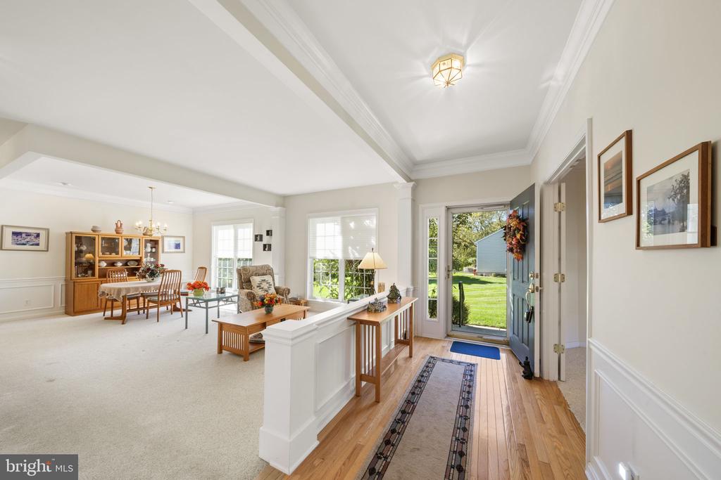 206 JOYCE CIRCLE