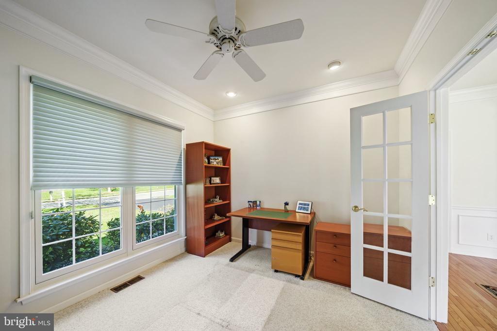 206 JOYCE CIRCLE