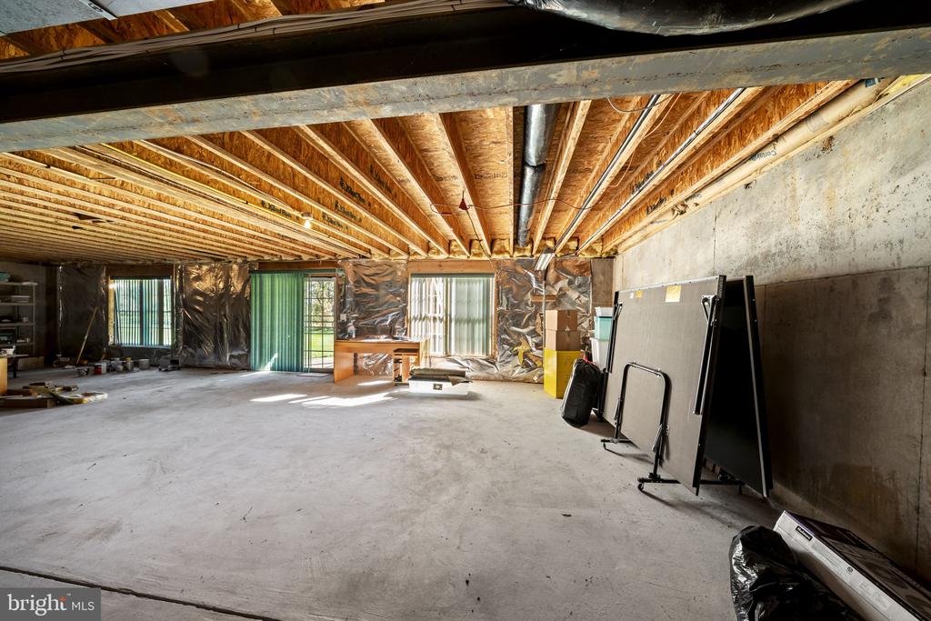 206 JOYCE CIRCLE