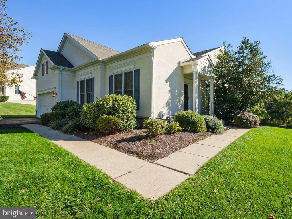 206 JOYCE CIRCLE