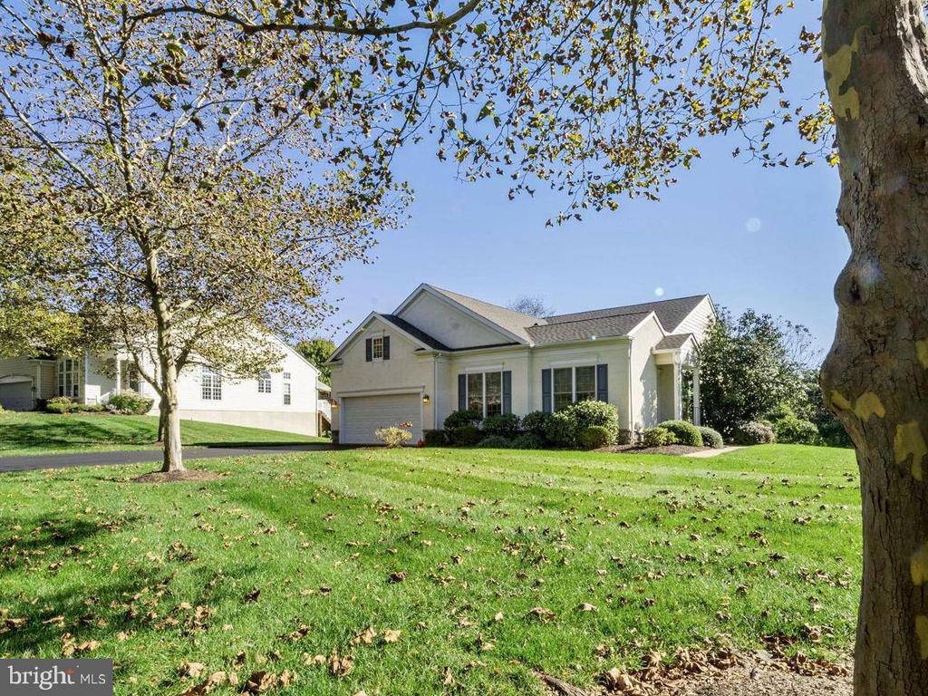 206 JOYCE CIRCLE