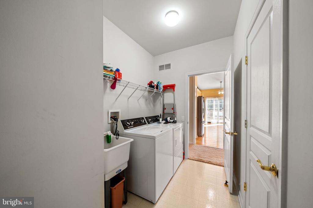 206 JOYCE CIRCLE