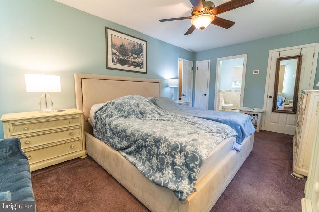 1141 SCHOOL HOUSE LANE