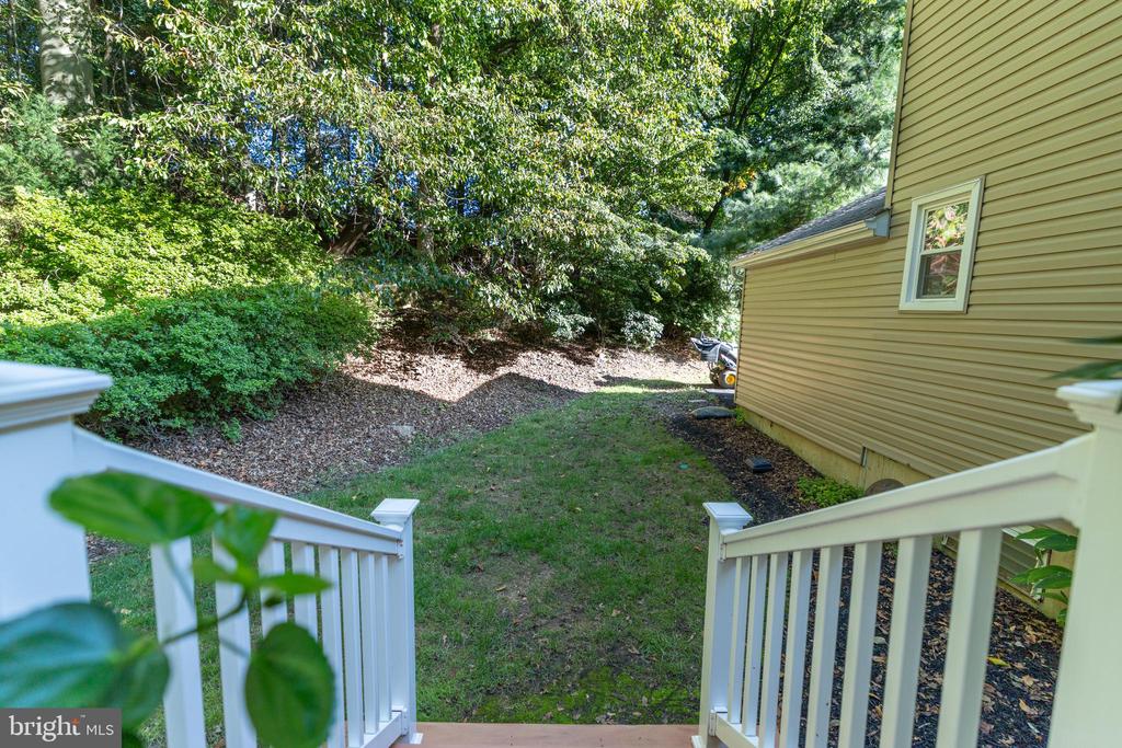 1141 SCHOOL HOUSE LANE