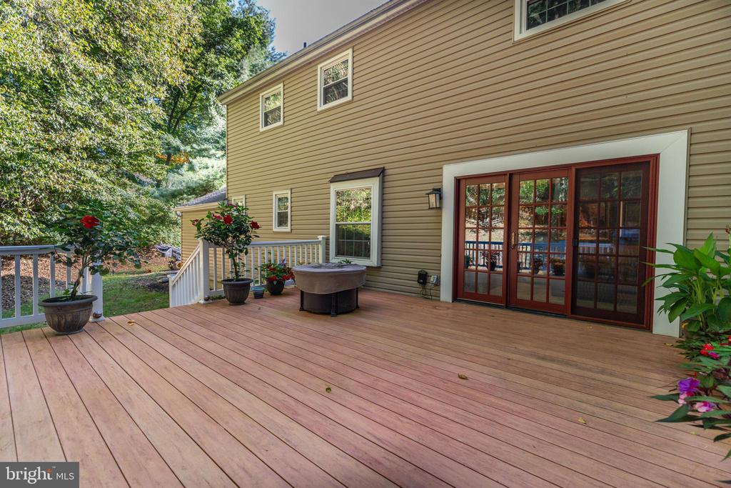1141 SCHOOL HOUSE LANE