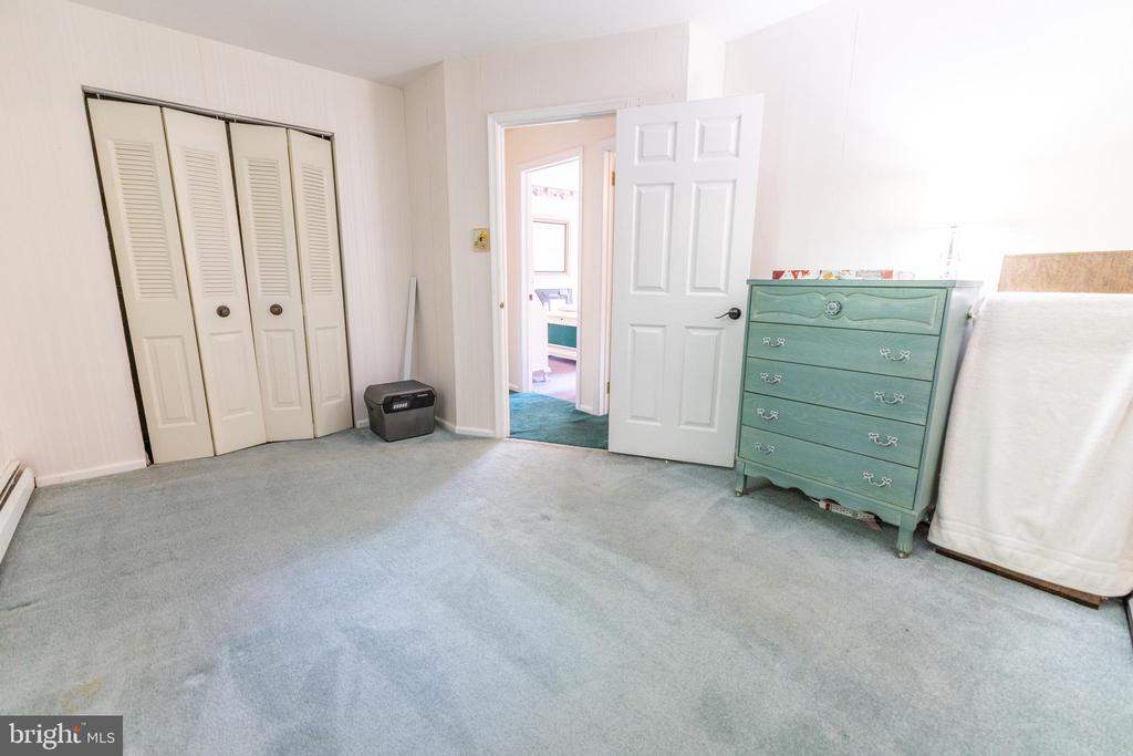 1141 SCHOOL HOUSE LANE