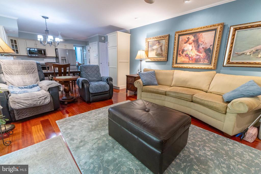 1141 SCHOOL HOUSE LANE