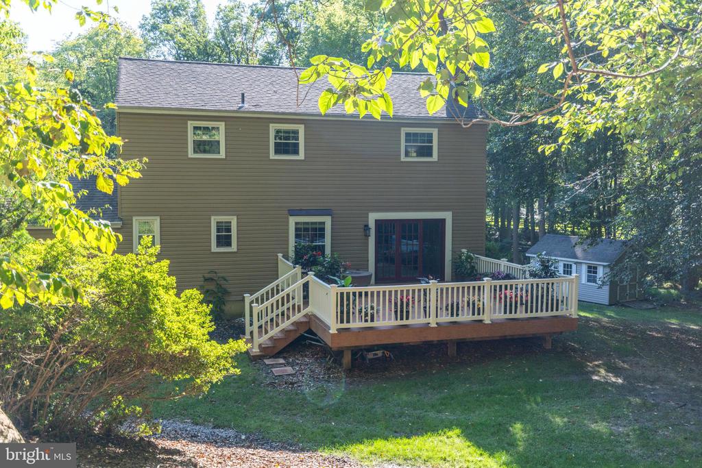 1141 SCHOOL HOUSE LANE