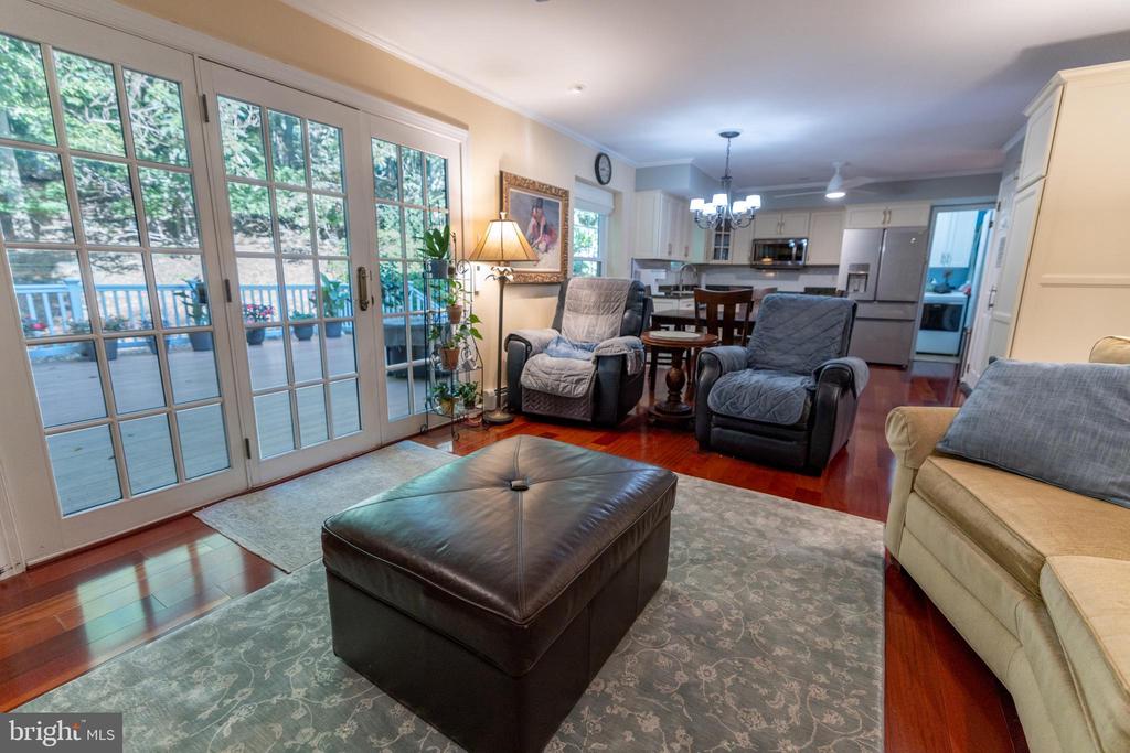1141 SCHOOL HOUSE LANE
